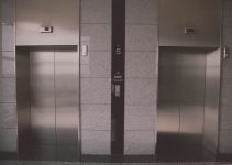 O que significa sonhar com elevador?